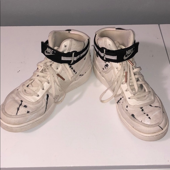 Nikes - Picture 2 of 4